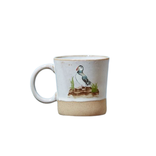 PUFFIN MUG WHITE STONEWARE WITH NATURAL BASE & GRASSY BEACH
